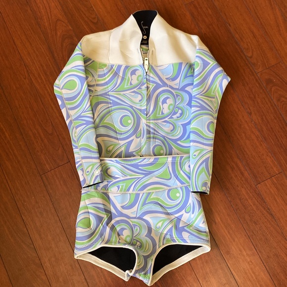 Seea Women's Wetsuit Jacket and Shorts- size M - Picture 9 of 15